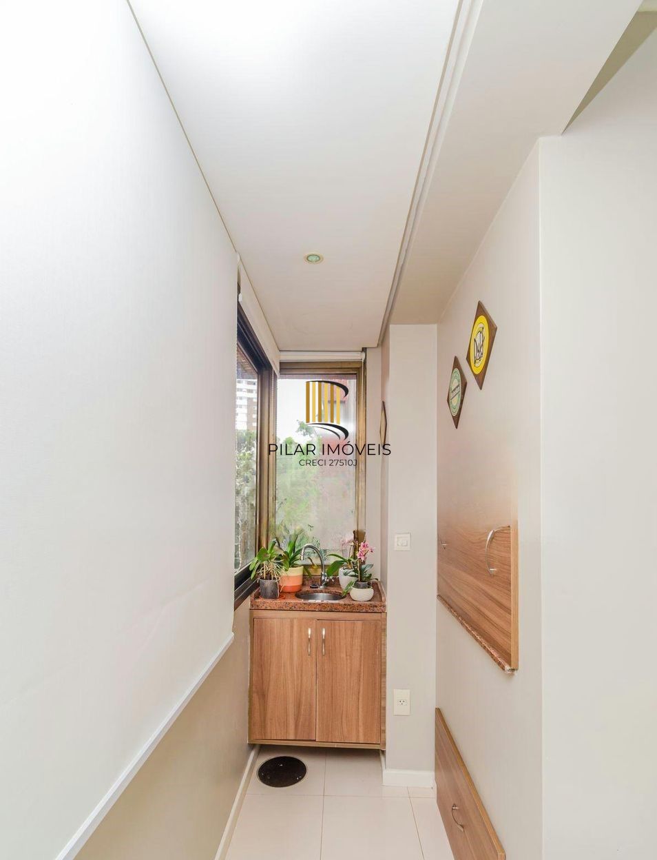 Vende-se apartamento com 3 quartos, suíte e churrasqueira – 103 m² - Petrópolis