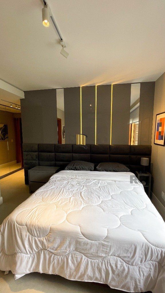 Vende-se luxuoso apartamento 3 quartos com suíte, 2 vagas, com churrasqueira e hidro - 148m² -  Petrópolis