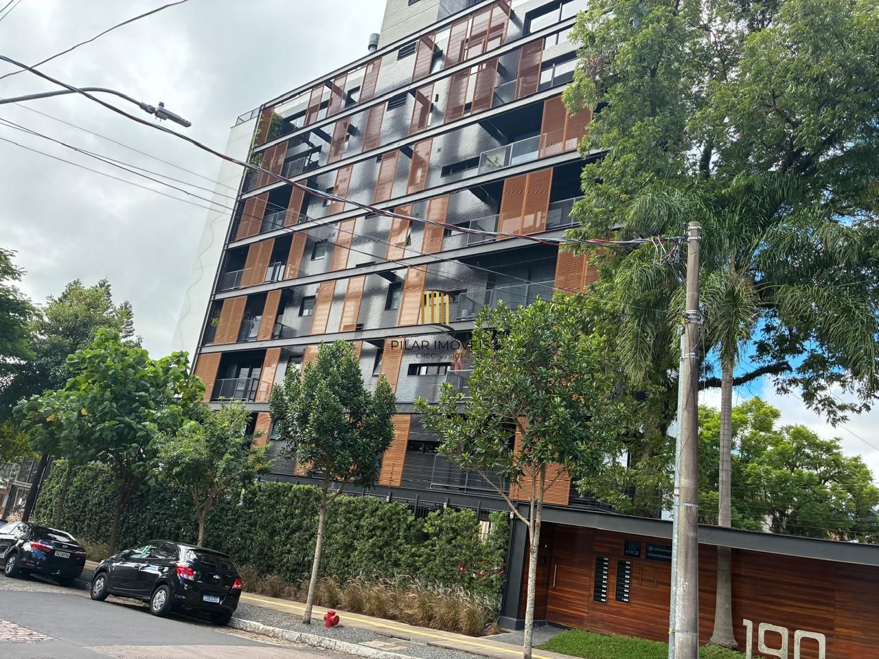 Vende-se apartamento com 2 quartos (1 suíte), 79m² e 2 vagas - Rua Eduardo chartier 190