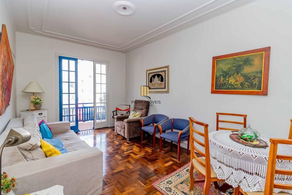 Vende-se apartamento com 2 quartos, sacada e 1 vaga – 113 m² – Moinhos de Vento