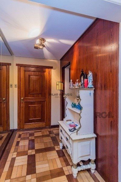 Amplo Apartamento de 3 quartos com suíte e 2 sacadas, com Vista para o Guaíba e 1 Vaga - Moinhos de Vento - 126m²