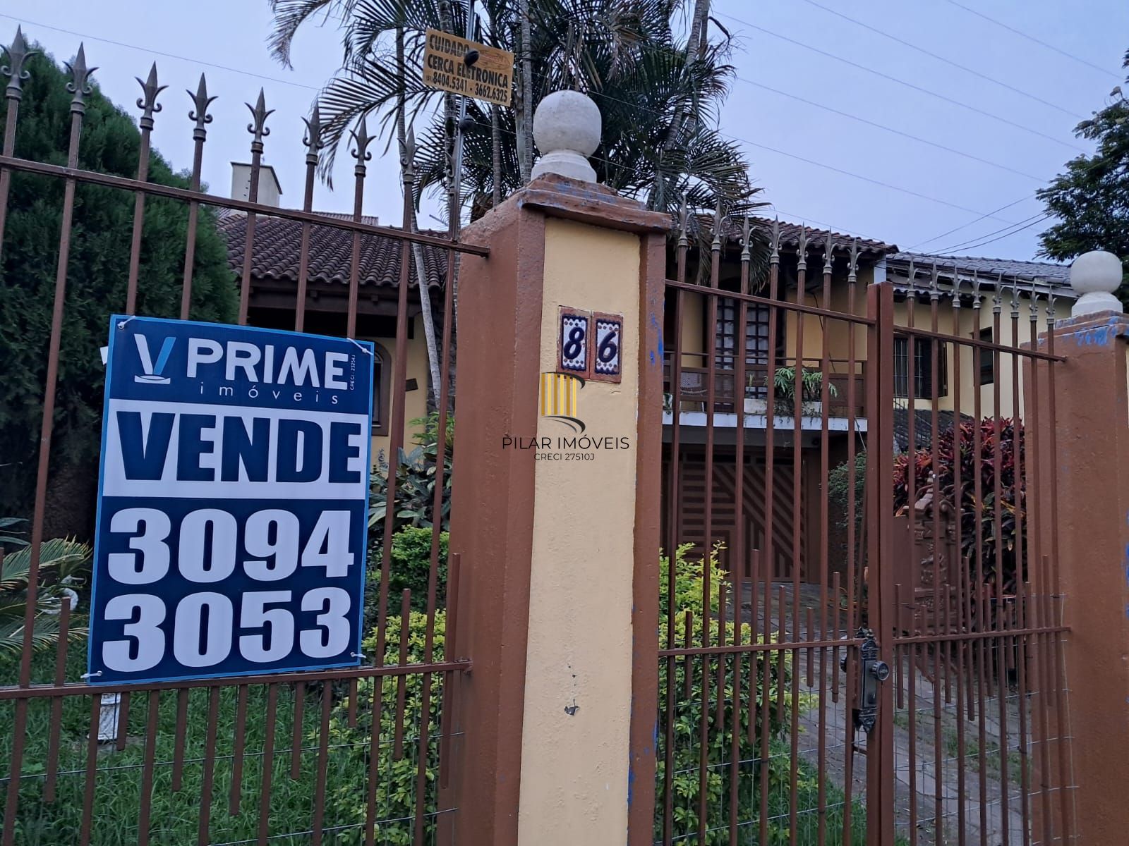 Excelente casa localzada ma Rua Santo Camaratto com 4 D e 1 suite