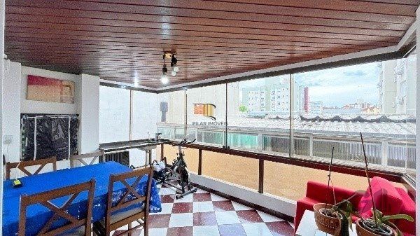 Apartamento com 3 Dormitórios, Suíte e Sacada e 1 vaga - 115m² - Petrópolis