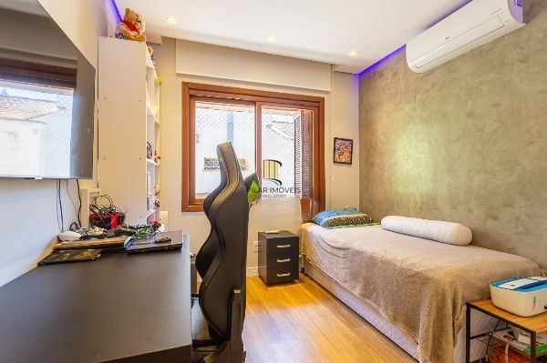 Apartamento com 4 quartos, 1 suíte e 2 vagas — 200 m² — Bela Vista