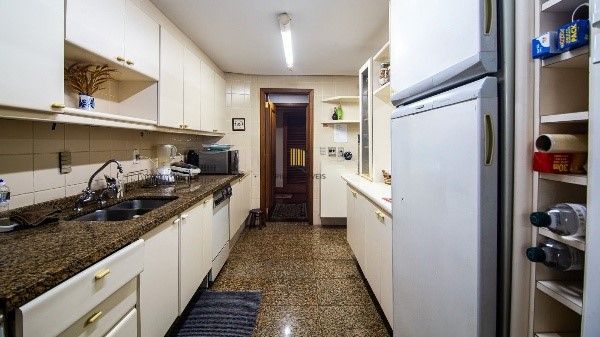 Apartamento com 4 suítes, churrasqueira e 3 vagas - 287m² - Bela Vista