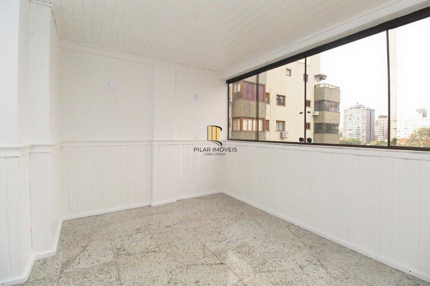 Vende-se cobertura com 3 dormitórios, piscina, 245m² e 2 vagas - Mont Serrat