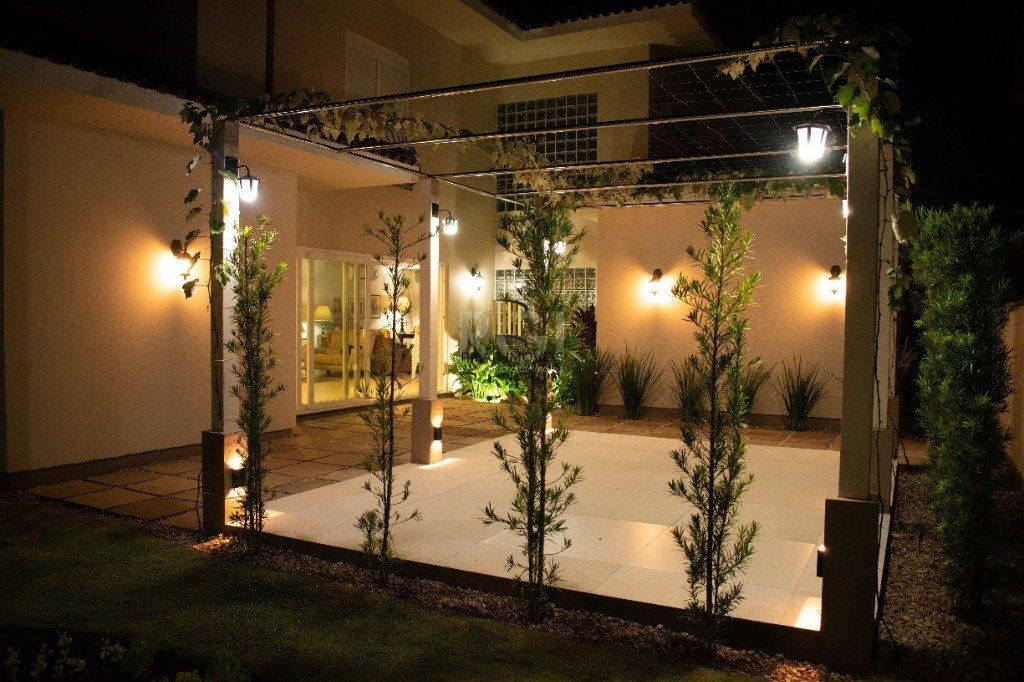 Casa para Venda - 243.12m², 4 dormitórios, sendo 1 suites, 4 vagas - São Vicente