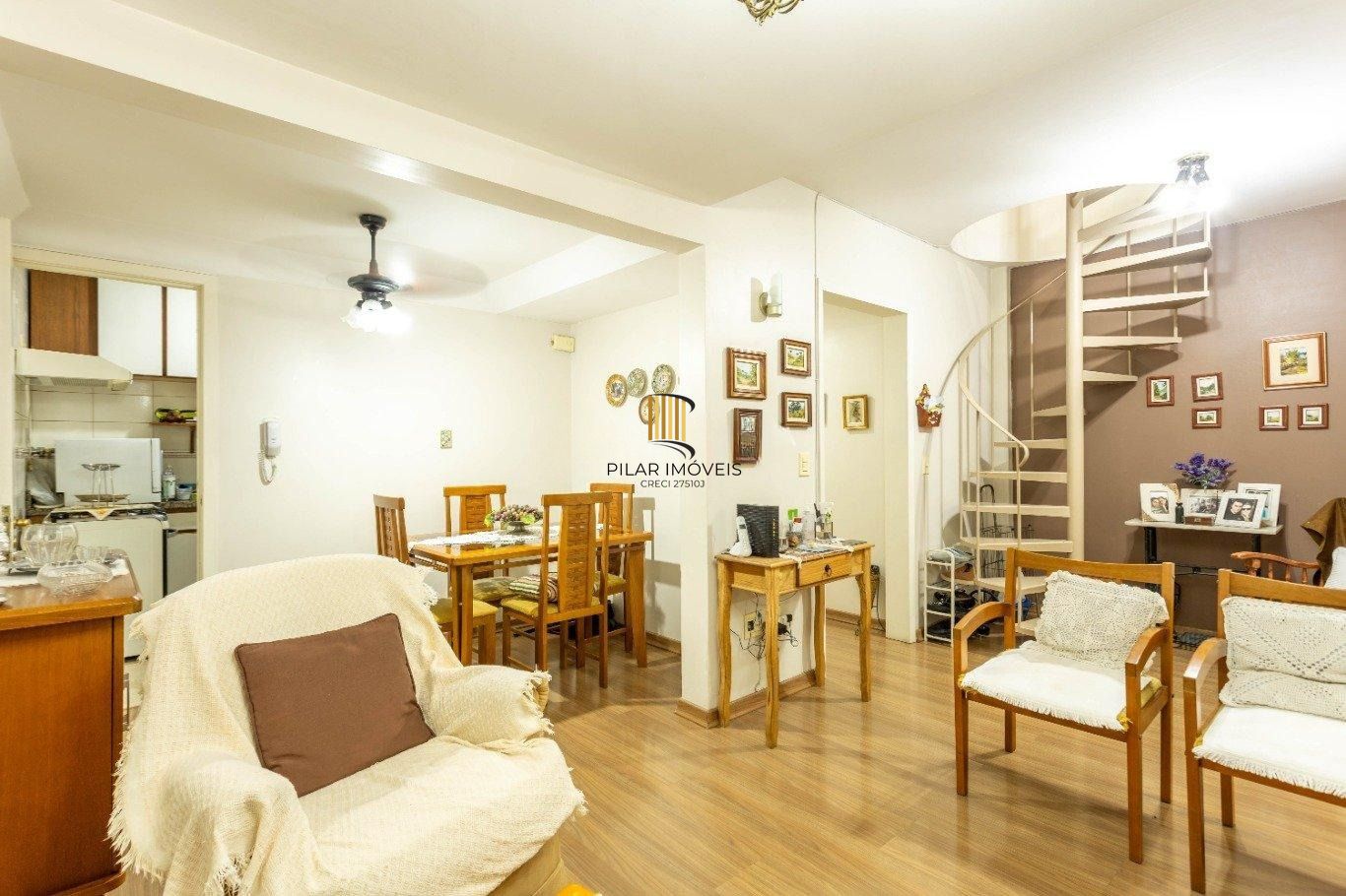 Vende-se cobertura com 3 quartos,(1 suíte) e 1 vaga – 167 m² – Bom Fim