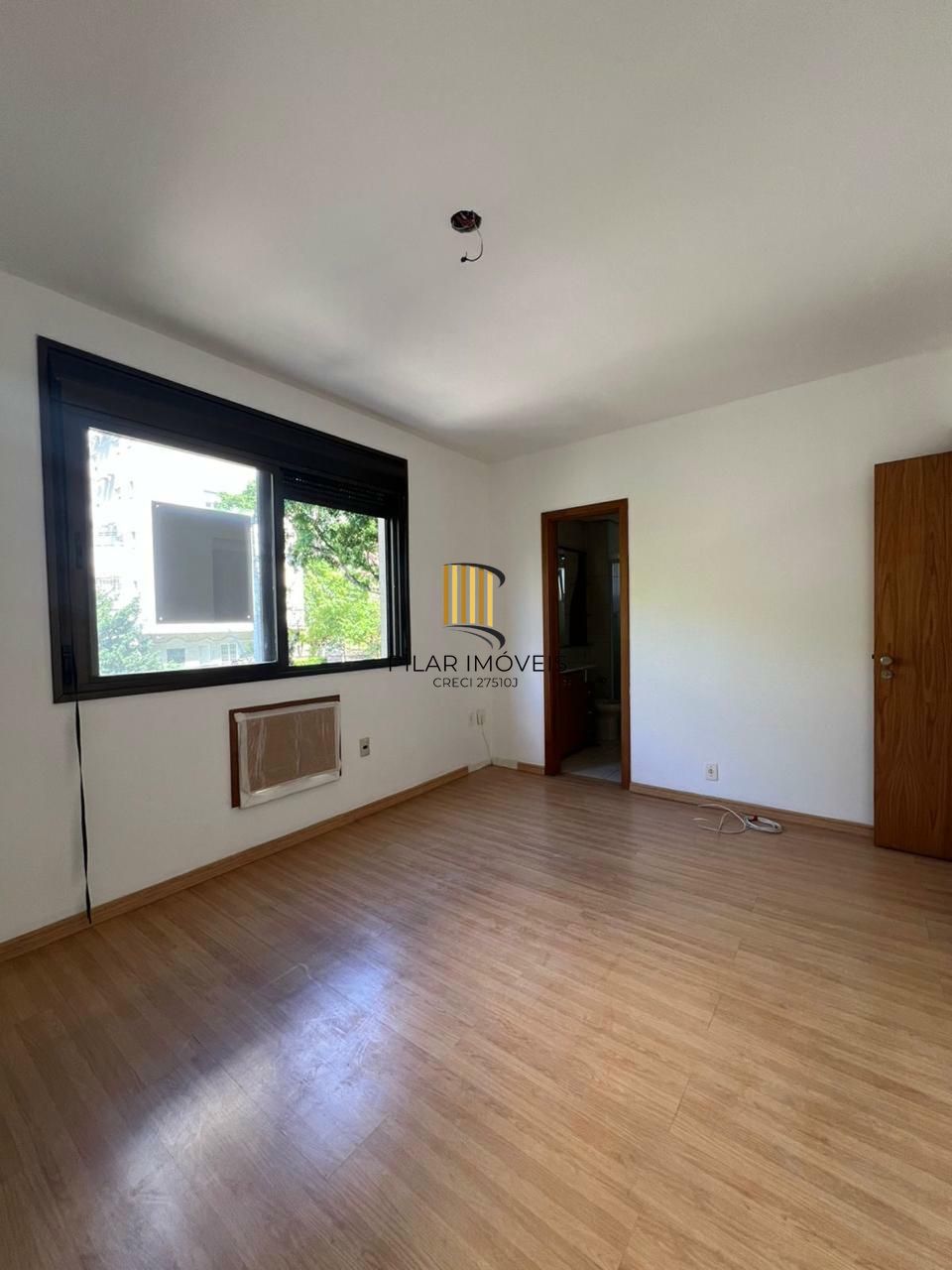 Vende-se apartamento com 3 quartos (1 suíte), 103m² e 2 vagas – Petrópolis