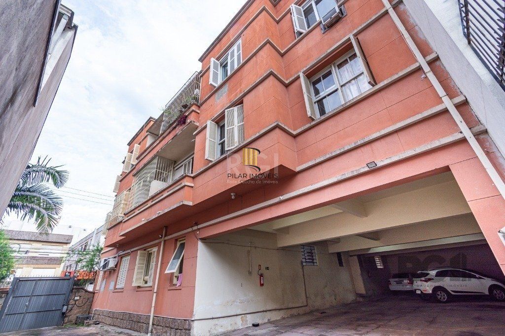 Apartamento 3 dormitórios, 1 vaga de garagem no Bairro Menino Deus.
