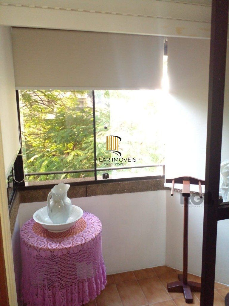 Apartamento de 2 dormitórios, 2 banheiros e 1 vaga de garagem no Bairro Petrópolis