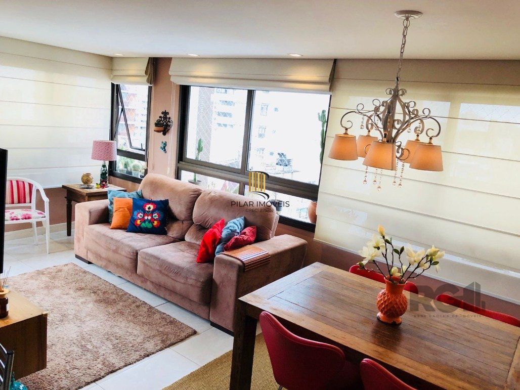 Vende-se apartamento mobiliado, 2 quartos, 1 suíte, 2 vagas - Petrópolis
