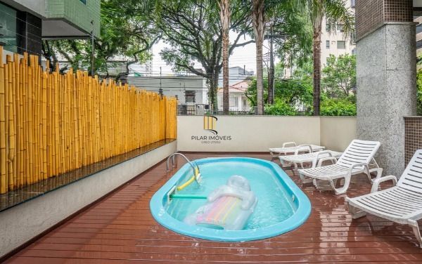 Vende-se apartamento com 3 suítes, 3 vagas e 136 m² - Petrópolis