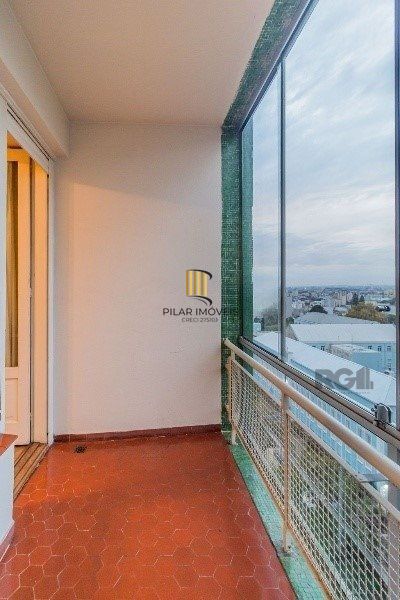 Amplo Apartamento de 3 quartos com suíte e 2 sacadas, com Vista para o Guaíba e 1 Vaga - Moinhos de Vento - 126m²