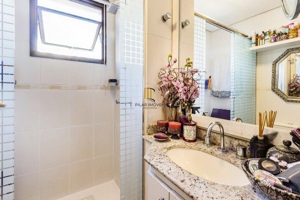 Vende-se apartamento com 2 quartos (1 suíte), 75 m² e churrasqueira - Petrópolis