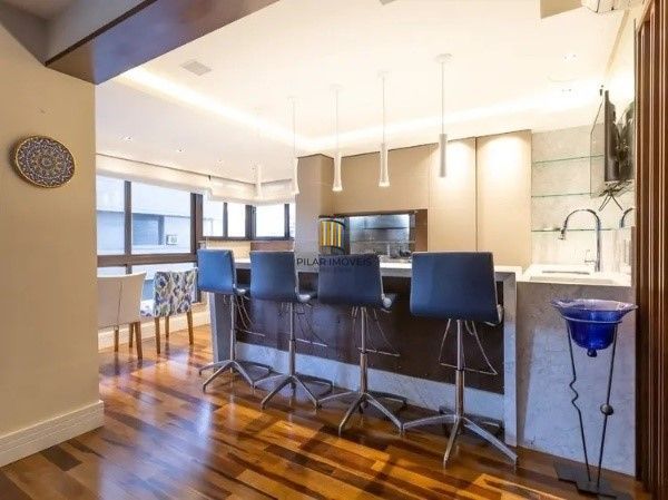 Vende-se amplo apartamento luxuoso 3 suítes e 3 vagas, hidro, mobiliado, dependência completa - 221m² - Bela Vista