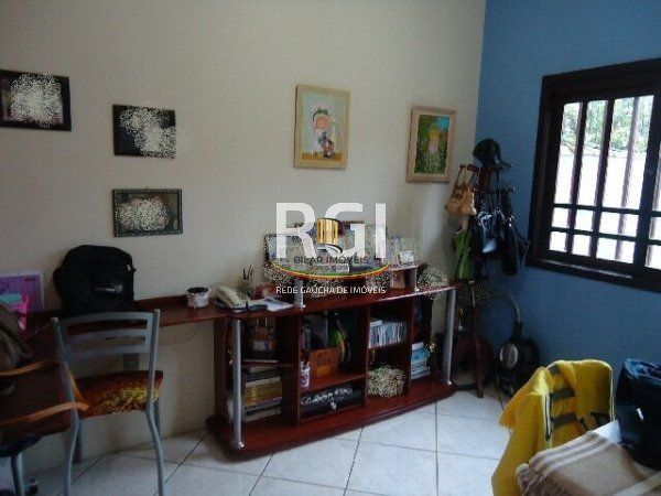 Casa à Venda – 320m², 3 Dormitórios (1 Suíte), 5 Vagas – Partenon