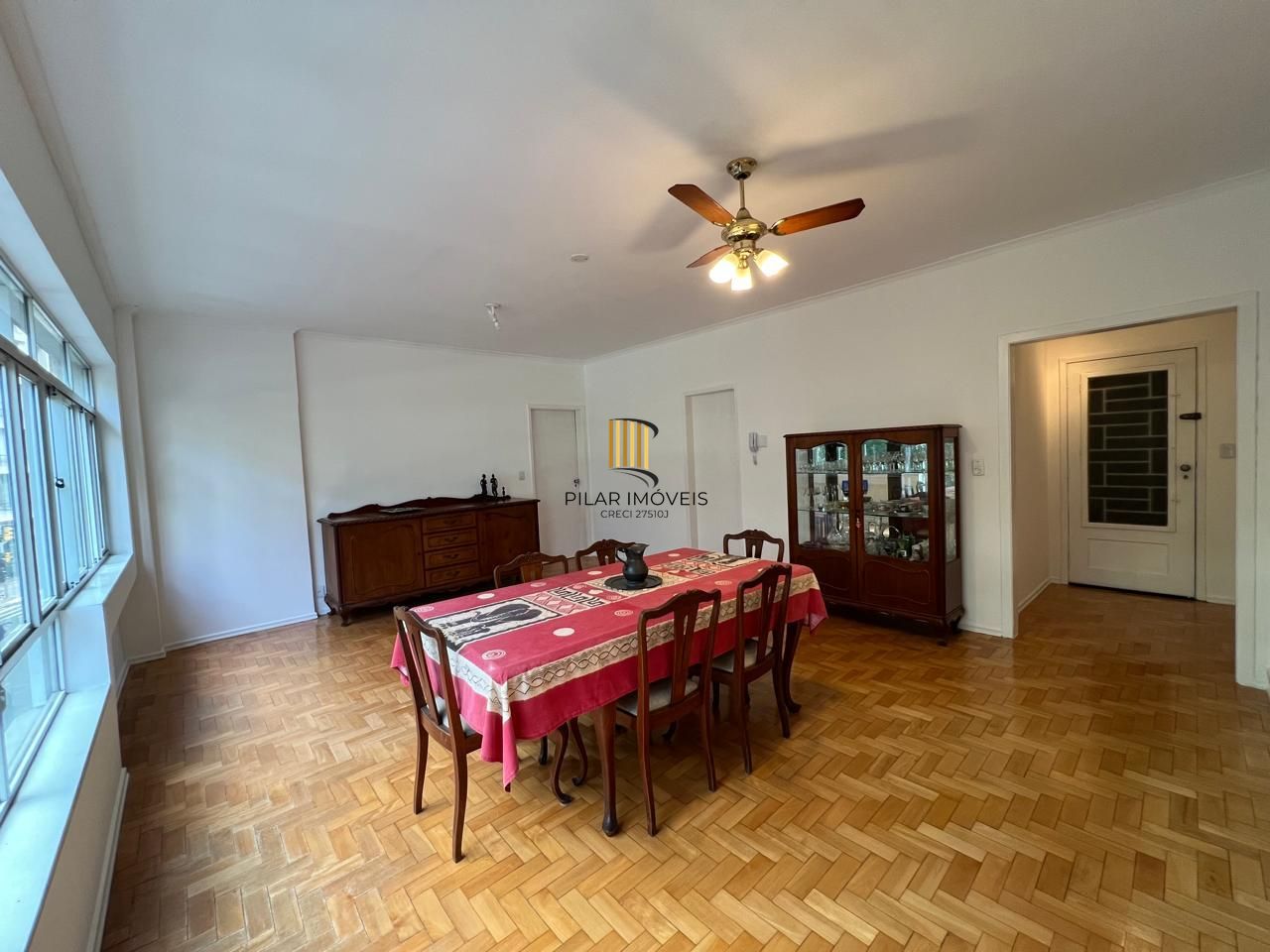 Apartamento amplo com 3 dormitórios,1 vaga, na Rua Duque de Caxias, Porto Alegre