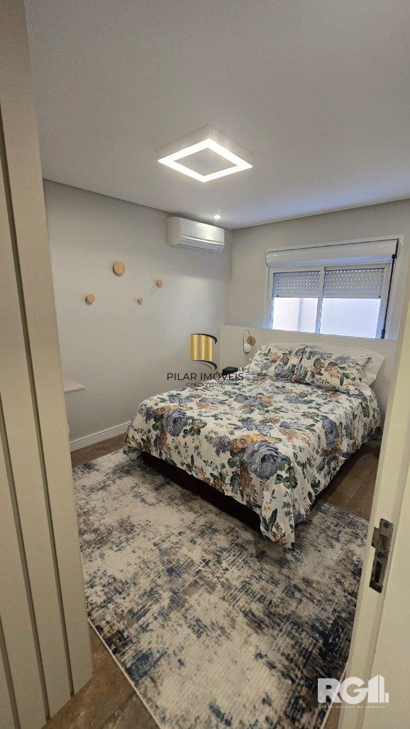 Casa em condomínio, com 3 dormitórios, sendo 1 suíte, 2 vagas, no bairro Pedra Redonda, em Porto Alegre, RS