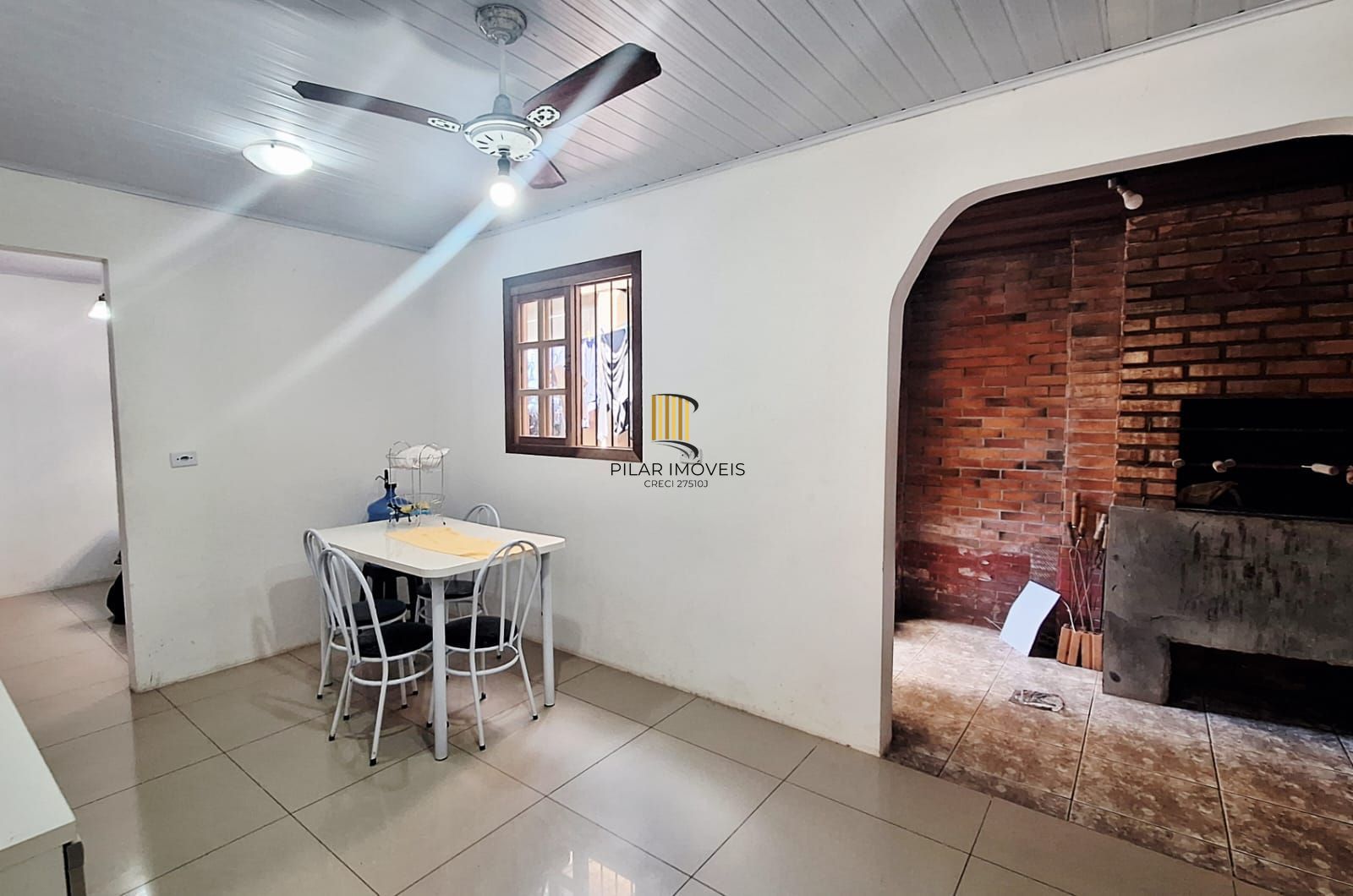 Se você procura uma casa com pátio e churrasqueira  para receber sua família e amigos , aqui é seu lugar!