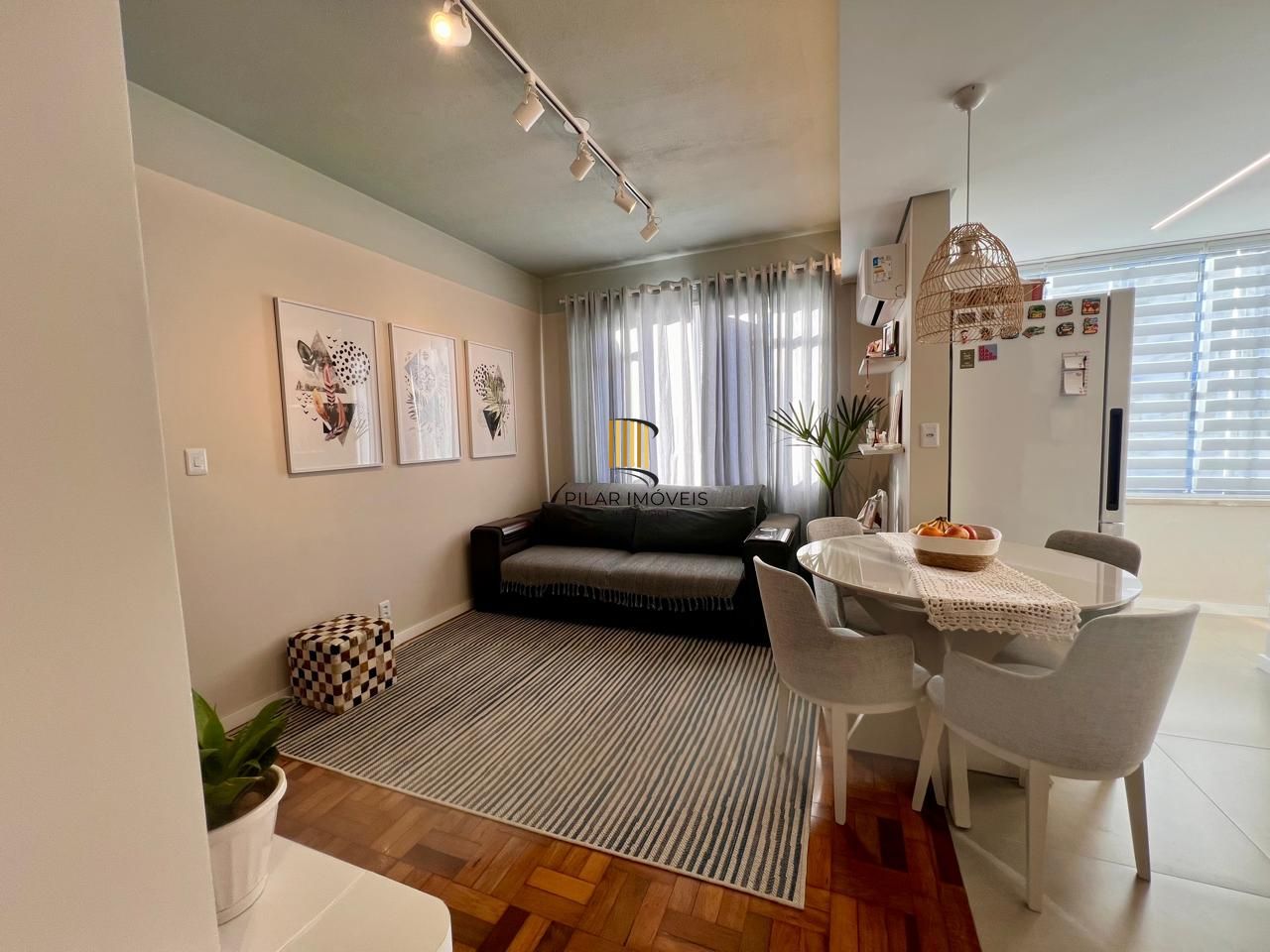 Apartamento com 2 dormitórios, reformado, no bairro Farroupilha, Porto Alegre/RS