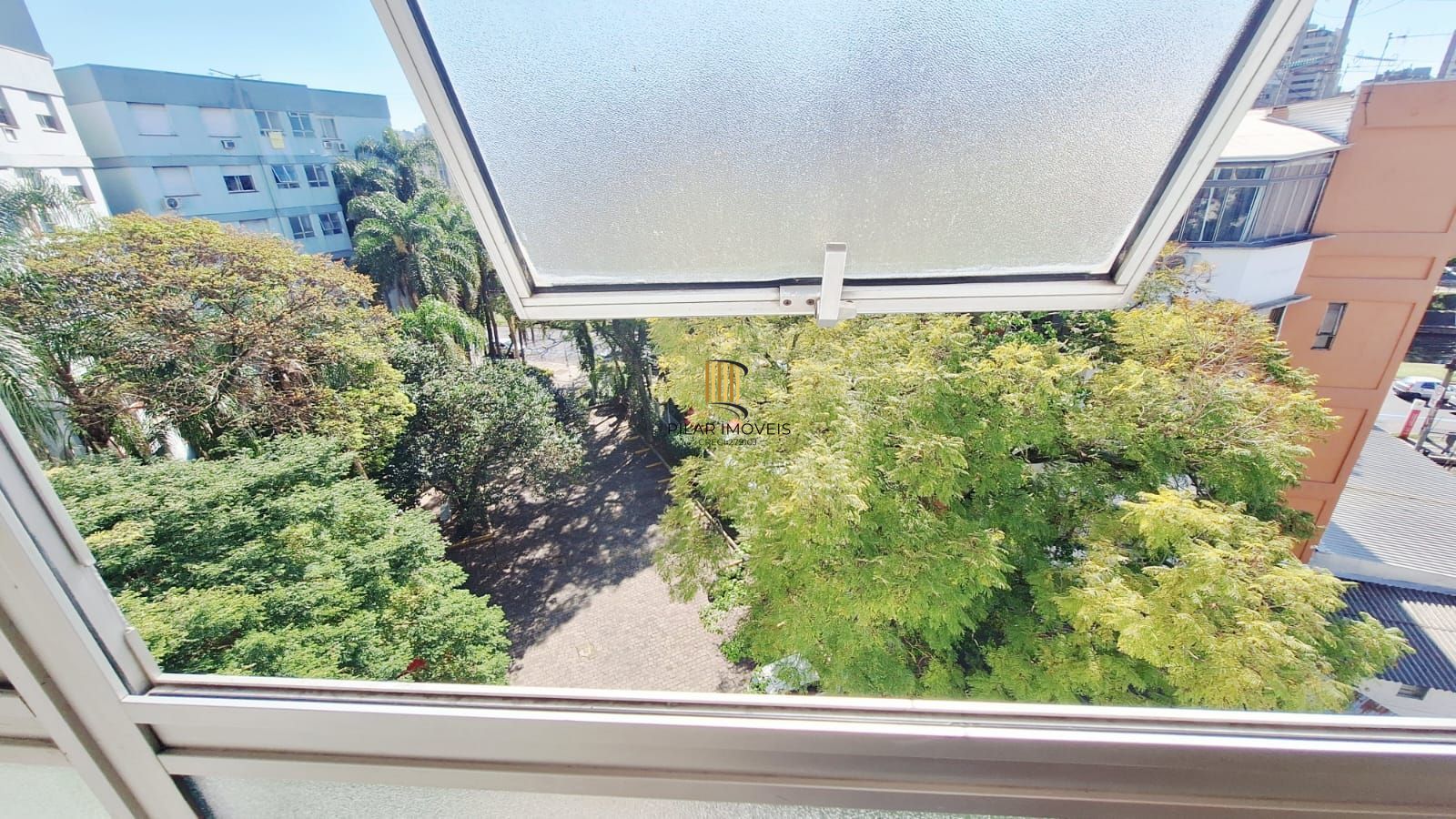 Apartamento 1 dormitório, 1 vaga coberta, portaria , elevador, vista, salao de festas, no bairro Santana, Porto Alegre, RS