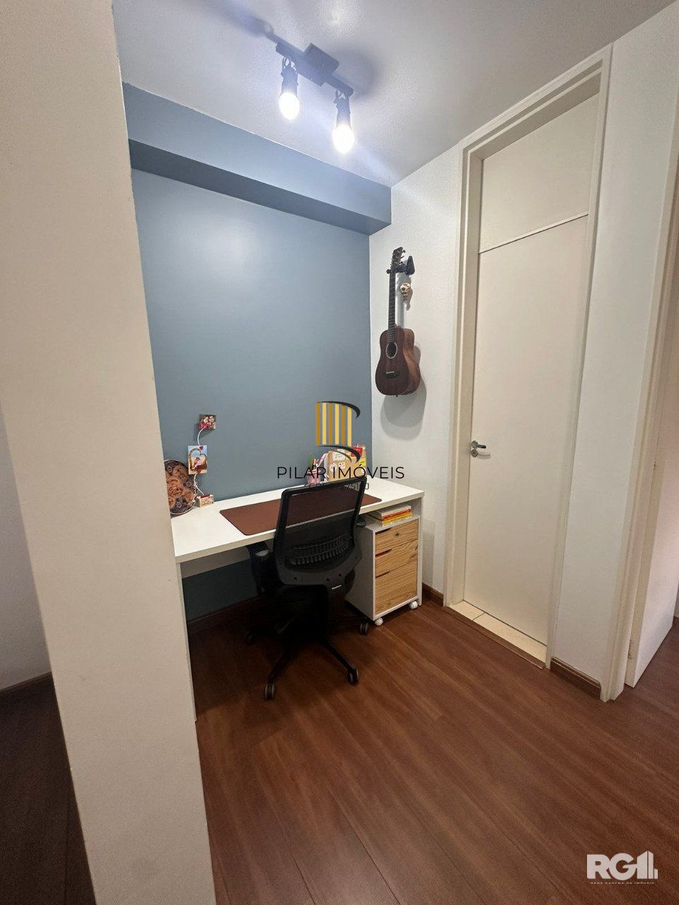 Apartamento com 2 dormitórios, 1 vaga, no bairro Camaquã, Porto Alegre, RS.
