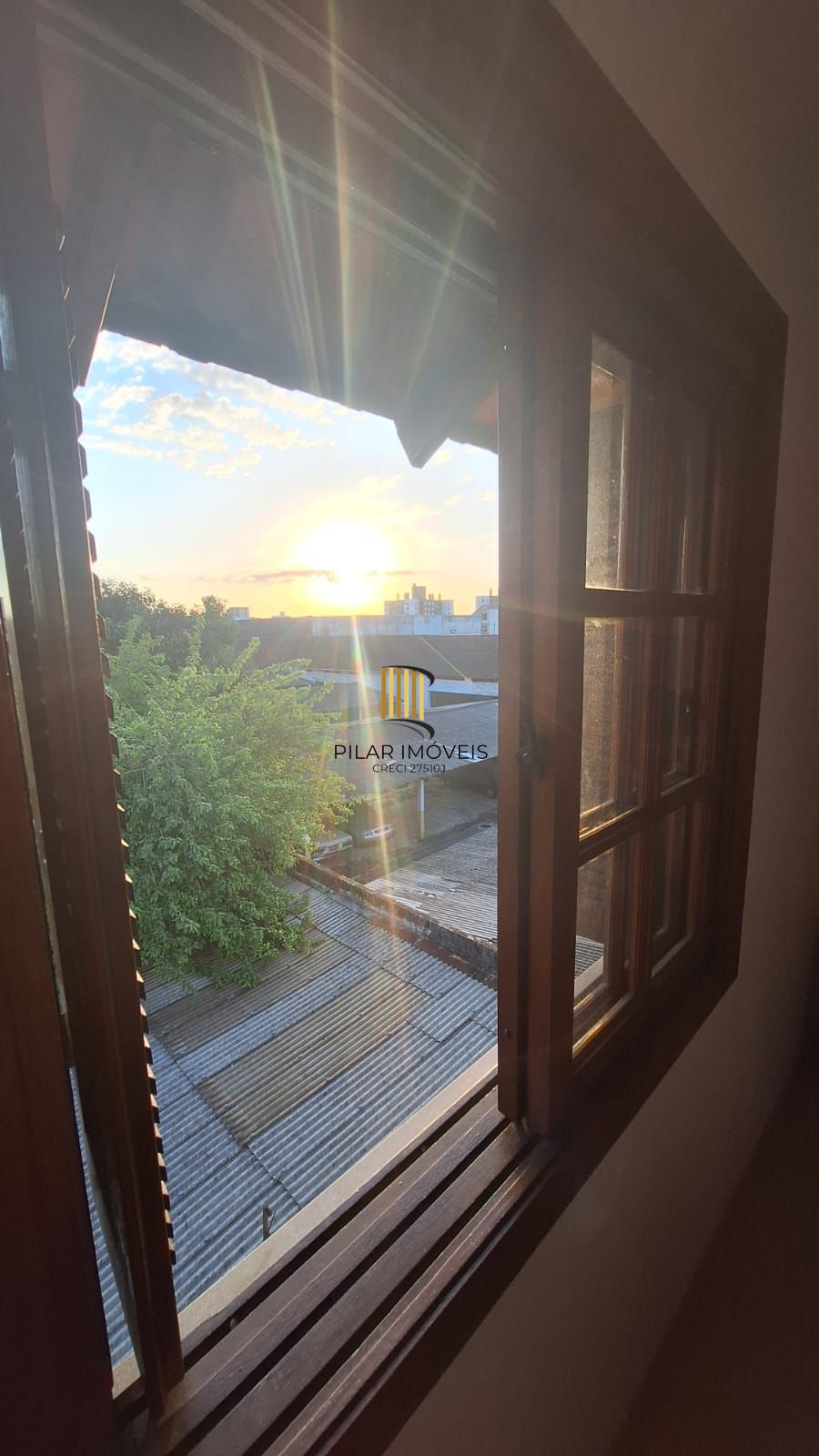 Casa com 2 dormitórios, 1 vaga, na Av. Otto Niemeyer, bairro Camaquã, Poa, RS