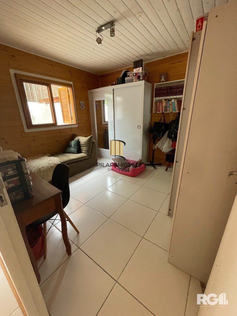 Duas casas no mesmo terreno, 3 vagas para carro, no bairro Sarandi, em Porto Alegre, RS