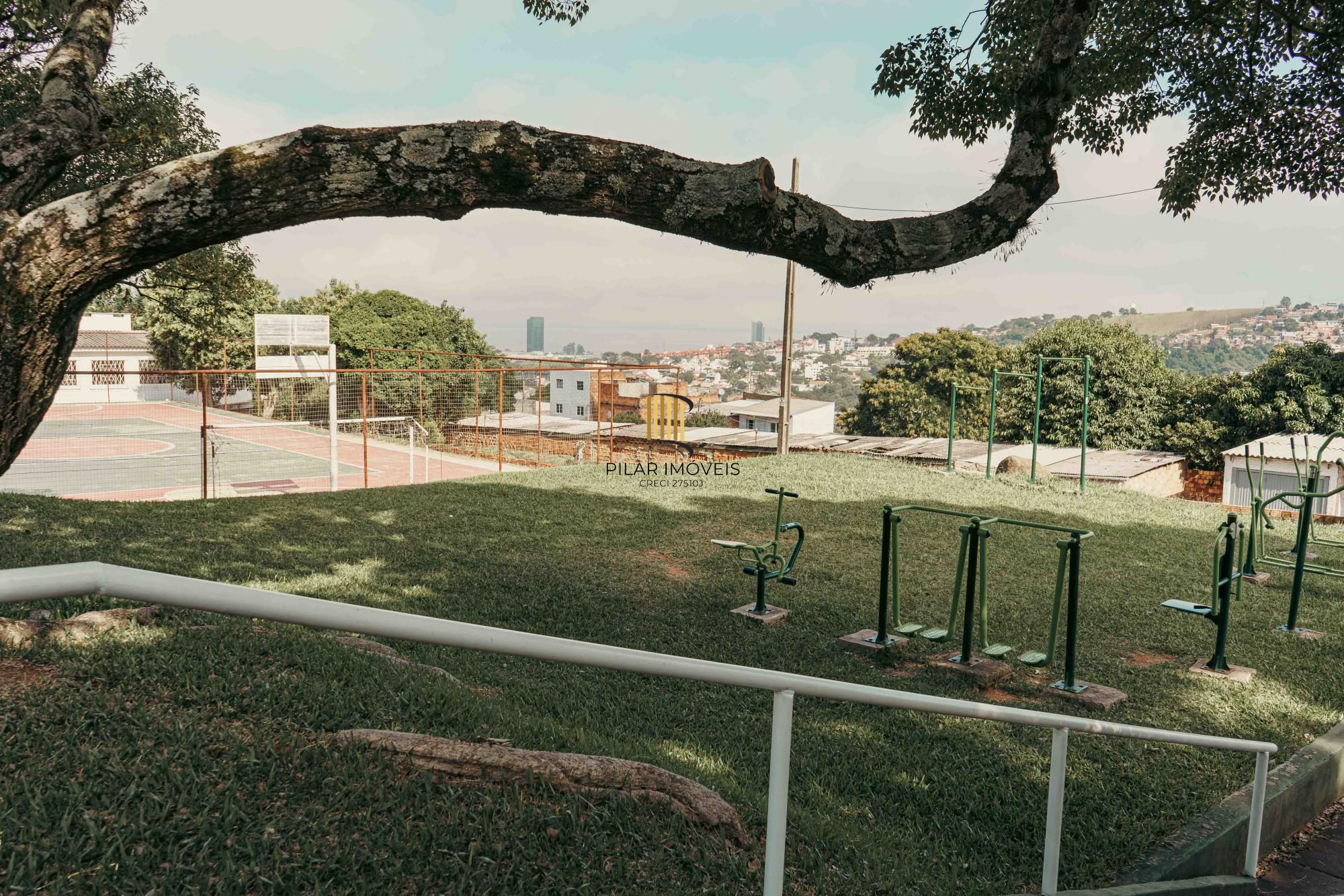 Ótimo imóvel reformado na Orfanotrófio, com 2 dormitórios, próximo ao Cristal e a faculdade UniRitter.