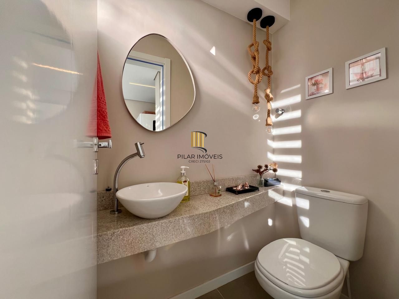 Apartamento com 2 dormitórios, reformado, no bairro Farroupilha, Porto Alegre/RS