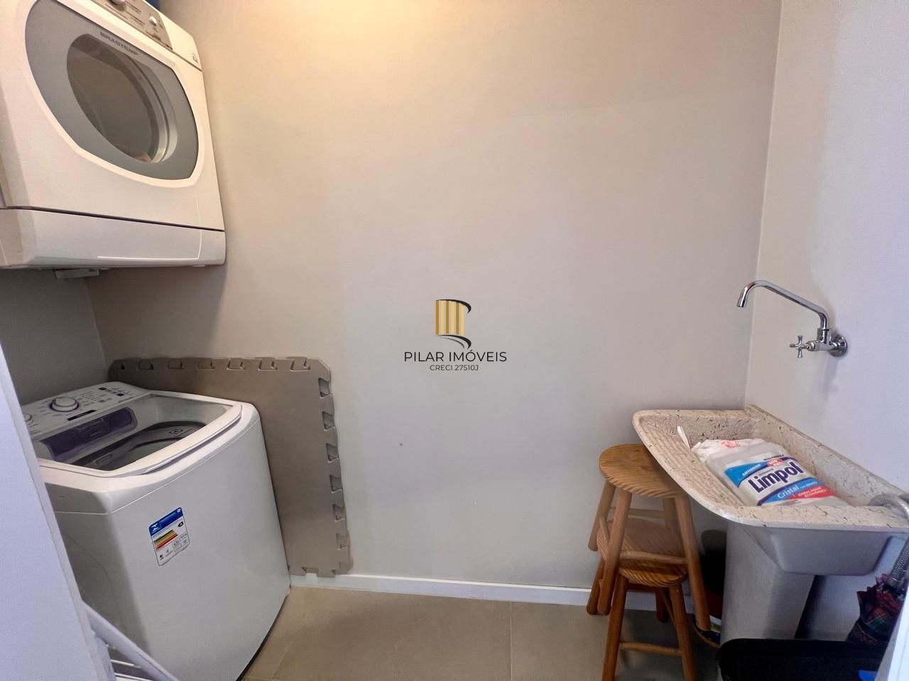 Apartamento com 2 dormitórios, reformado, no bairro Farroupilha, Porto Alegre/RS