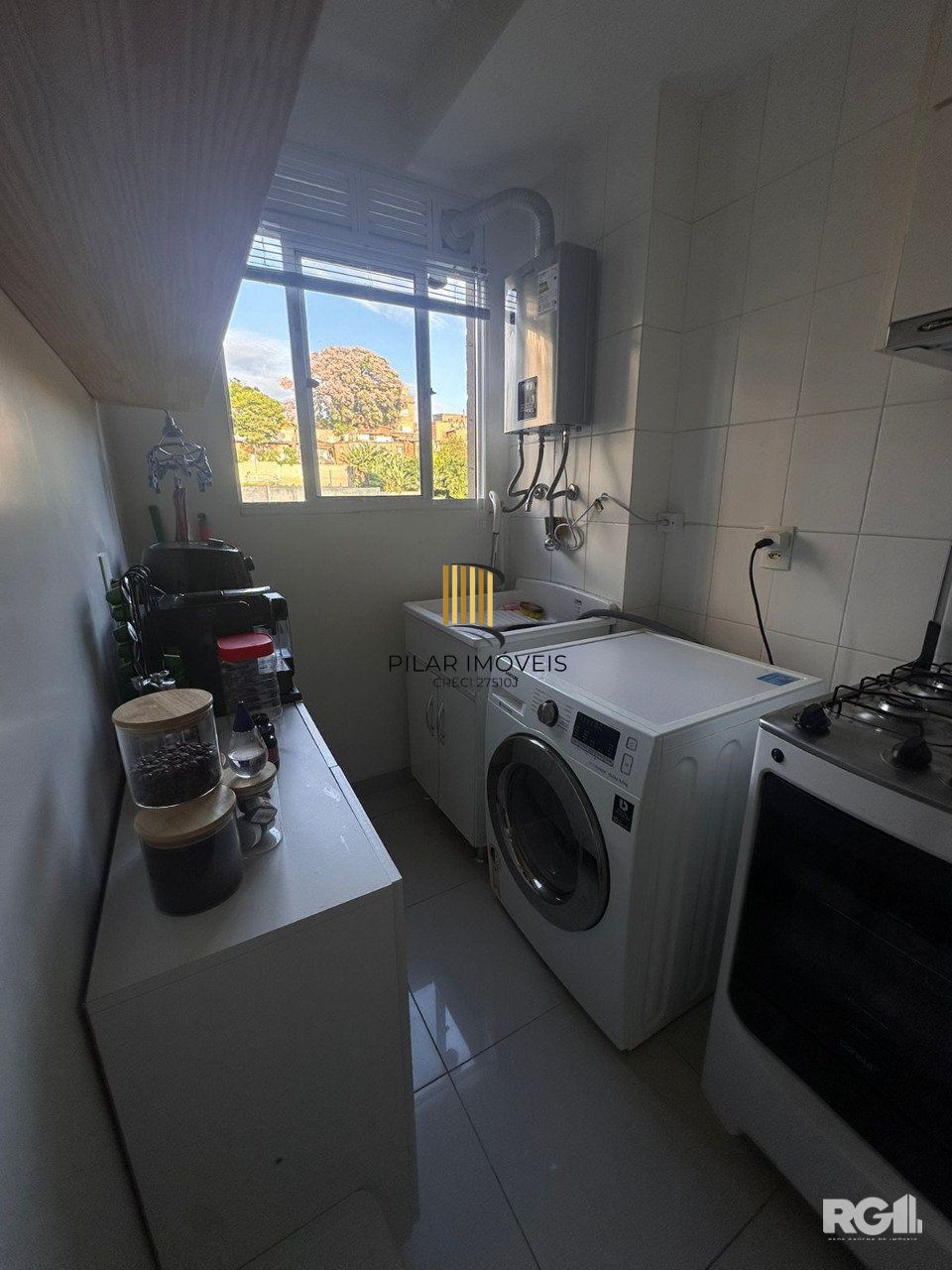 Apartamento com 2 dormitórios, 1 vaga, no bairro Camaquã, Porto Alegre, RS.