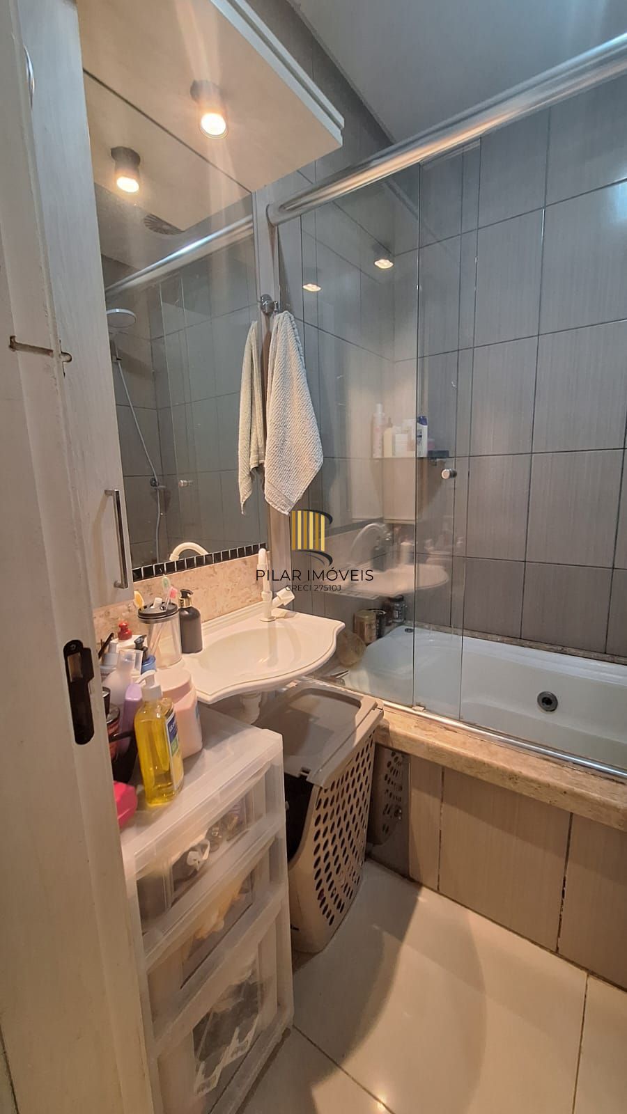 Casa com 2 dormitórios, 1 vaga, no bairro Hípica, em Porto Alegre, RS