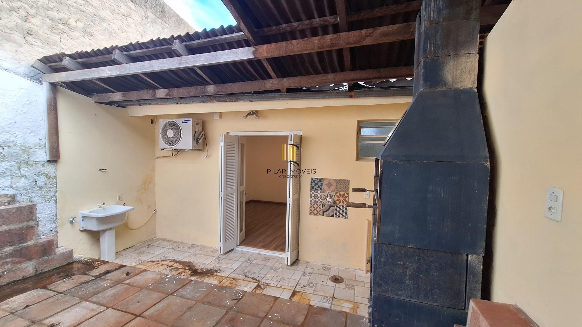 Apto de 1 dormitório com pátio e churrasqueira no bairro Teresópolis
