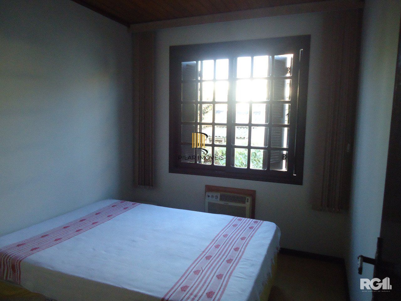 Casa em condomínio, com 3 dormitórios, sendo 1 suíte, 1 vaga coberta, no bairro Cavalhada, Porto Alegre, RS