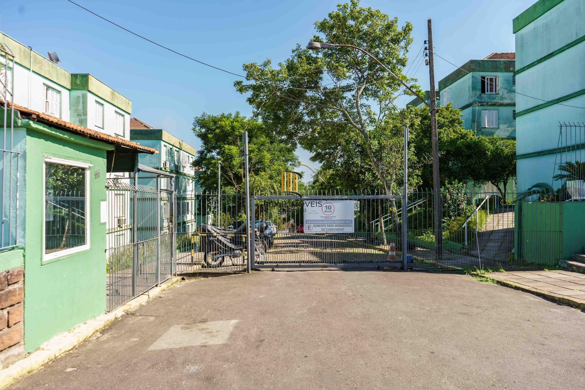 Ótimo imóvel reformado na Orfanotrófio, com 2 dormitórios, próximo ao Cristal e a faculdade UniRitter.