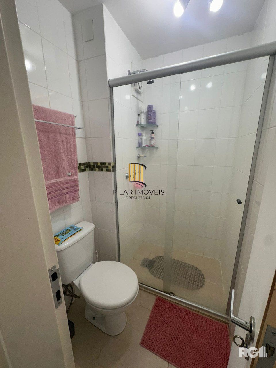 Apartamento com 2 dormitórios, 1 vaga, no bairro Camaquã, Porto Alegre, RS.