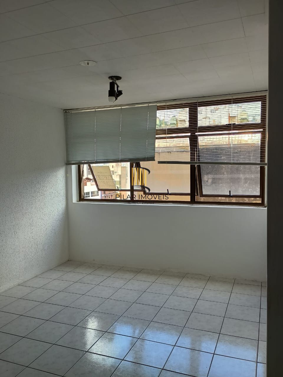 Sala comercial na praça da Alfandega