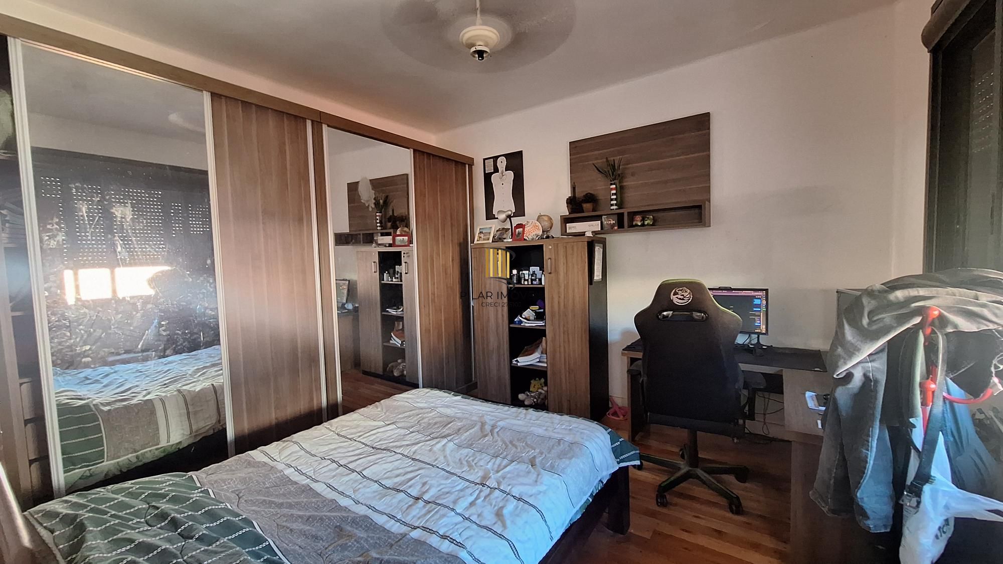 Comprar para reformar. Casa com  5 quartos no bairro Petrópolis!