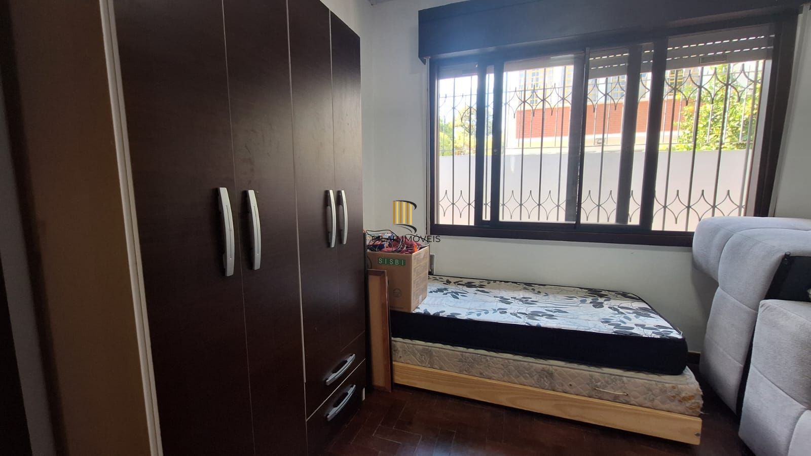 Casa com pátio frente e fundos , lareira churrasqueira, vaga proximo a Av do Forte.