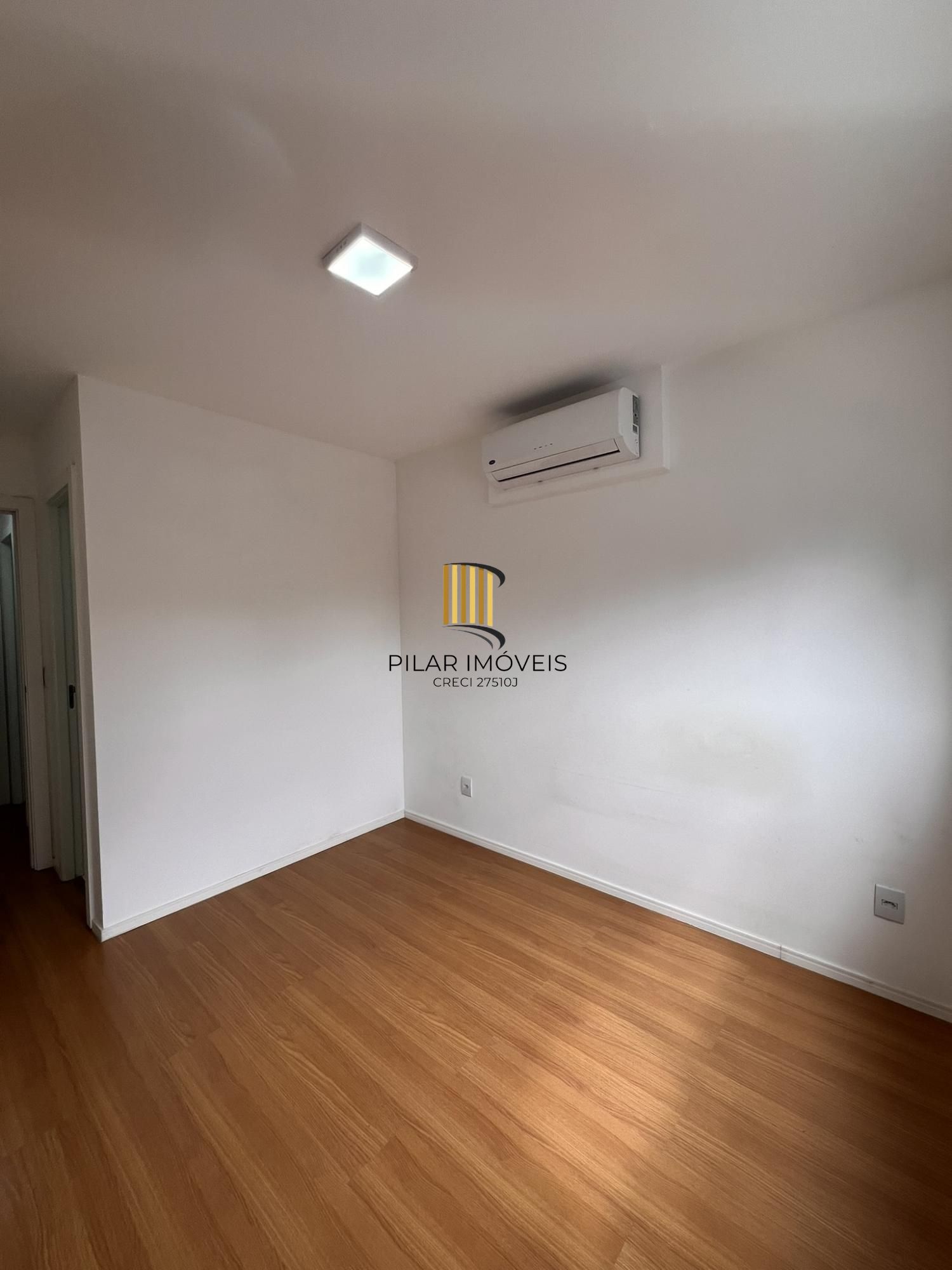 Apartamento com 2 dormitórios, sendo 1 suíte, 1 vaga, no bairro Floresta, em Porto Alegre, RS