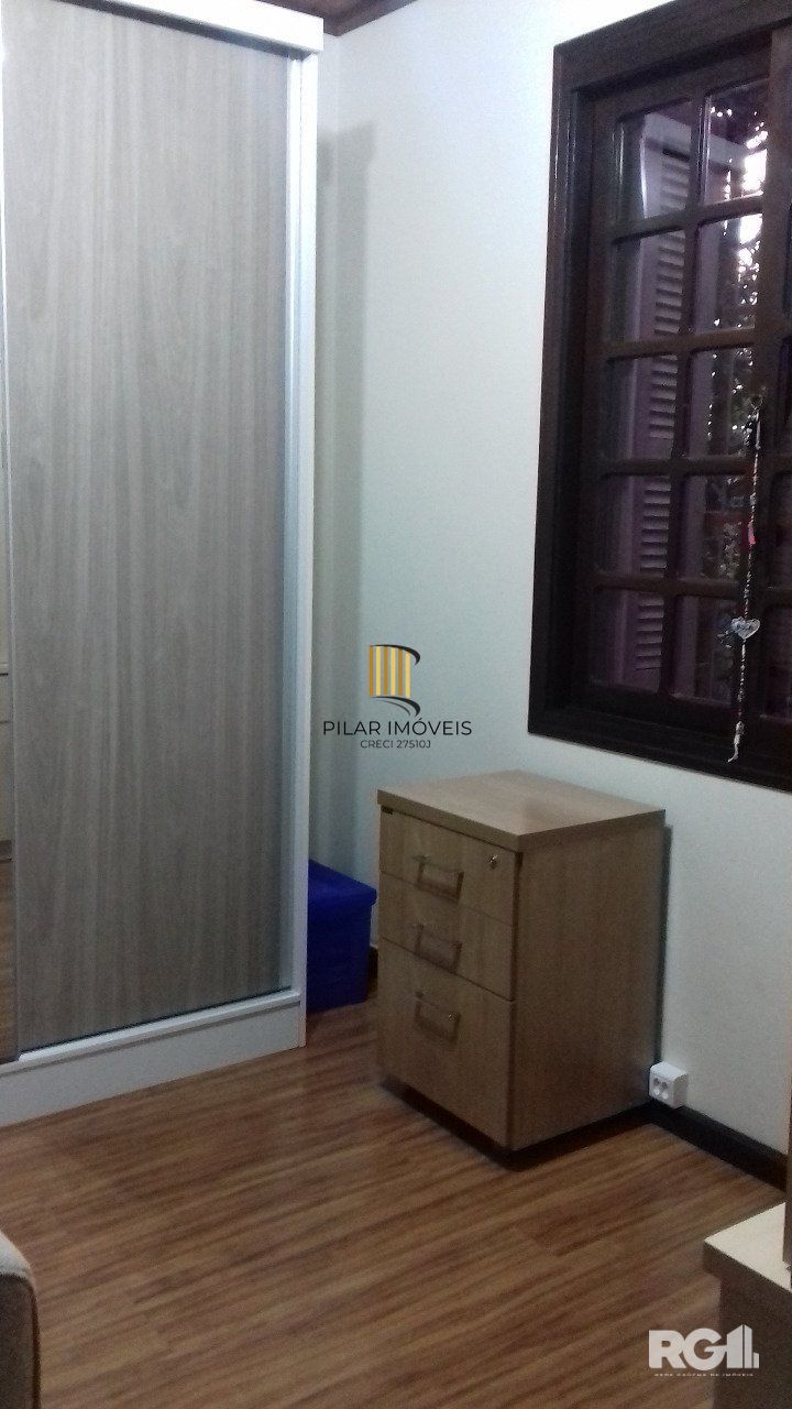 Casa em condomínio, com 3 dormitórios, sendo 1 suíte, 1 vaga coberta, no bairro Cavalhada, Porto Alegre, RS