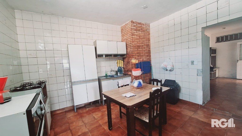 CASA COM 3 DORMITÓRIOS, 5 VAGAS, NO BAIRRO JARDIM CARVALHO, PORTO ALEGRE RS