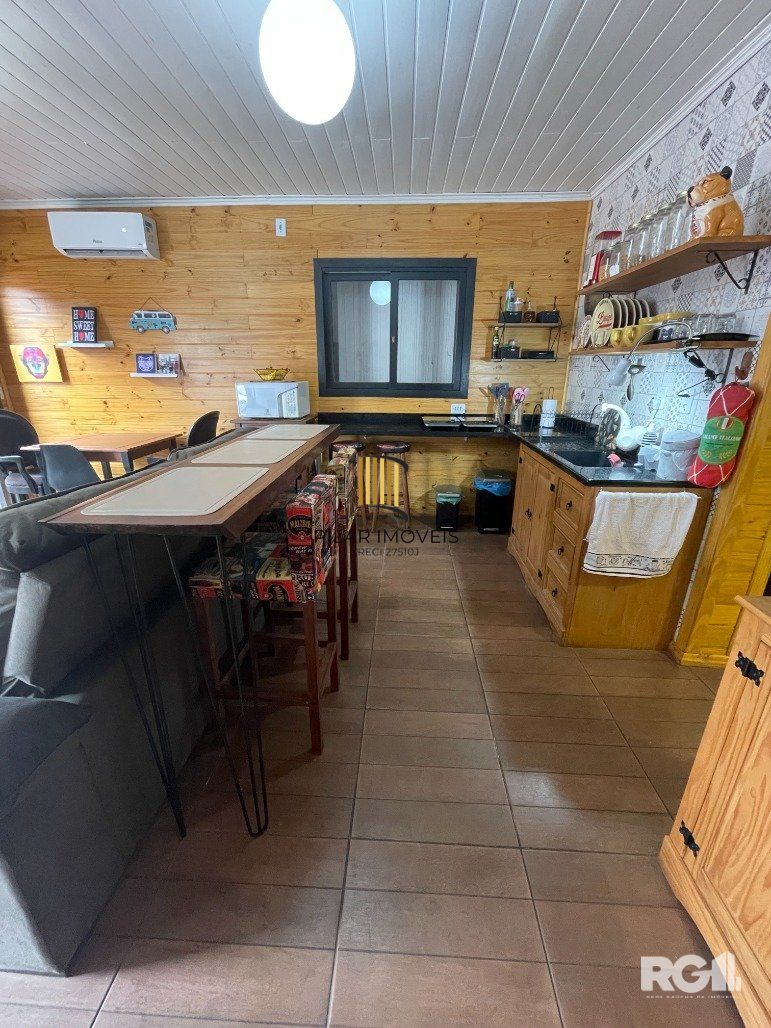 Duas casas no mesmo terreno, 3 vagas para carro, no bairro Sarandi, em Porto Alegre, RS