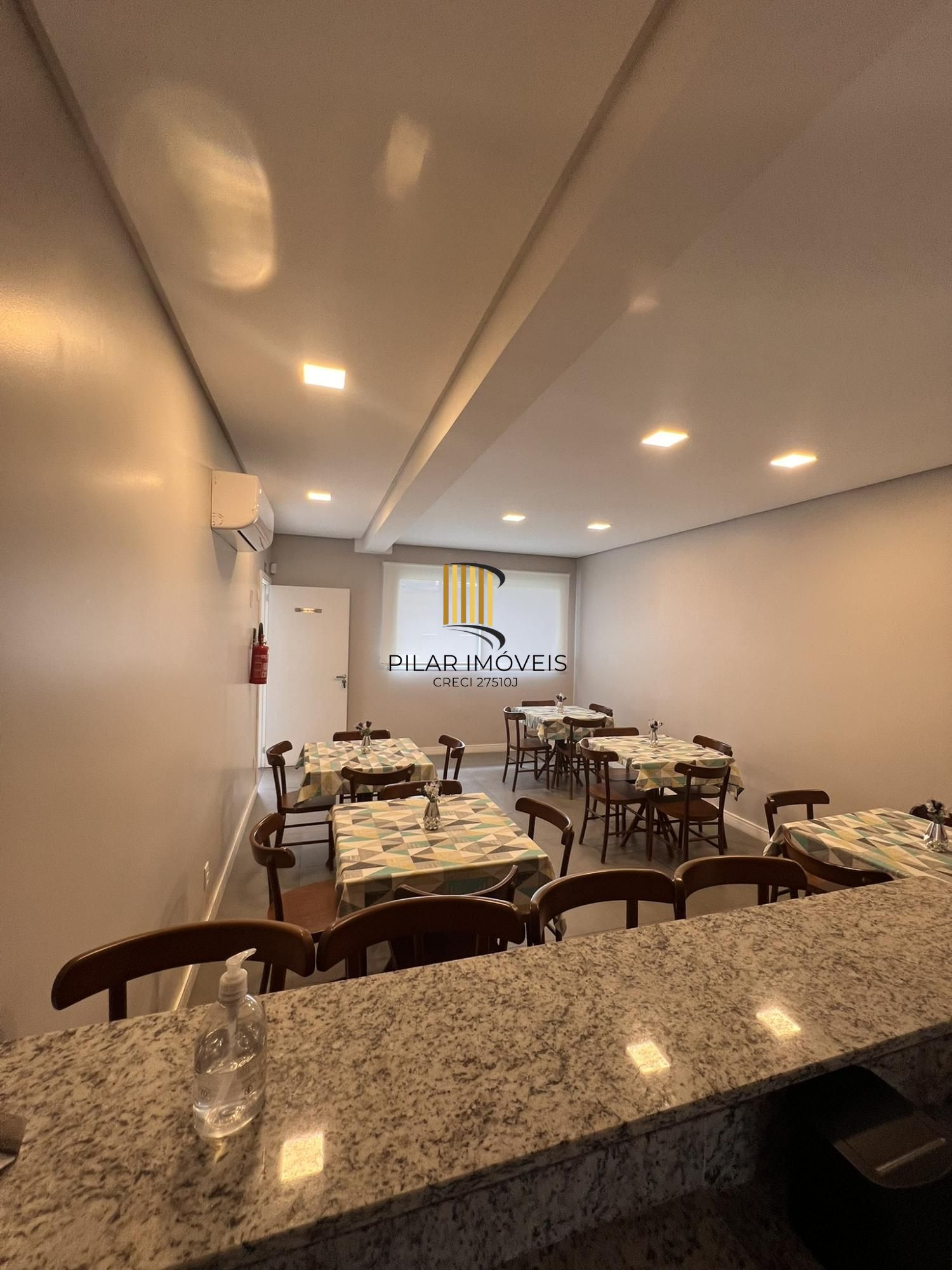 Apartamento com 2 dormitórios, sendo 1 suíte, 1 vaga, no bairro Floresta, em Porto Alegre, RS