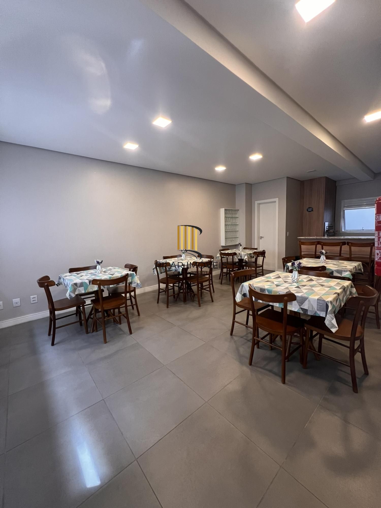 Apartamento com 2 dormitórios, sendo 1 suíte, 1 vaga, no bairro Floresta, em Porto Alegre, RS