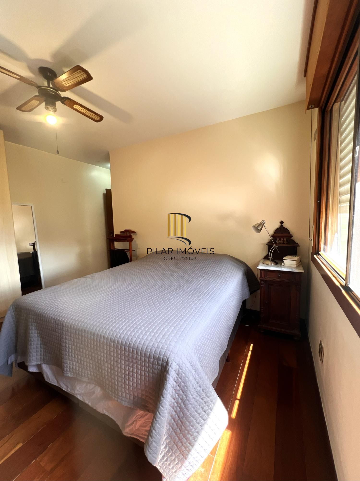 Apartamento com 3 dormitórios, sendo 1 suíte, lareira e 2 vagas no Menino Deus