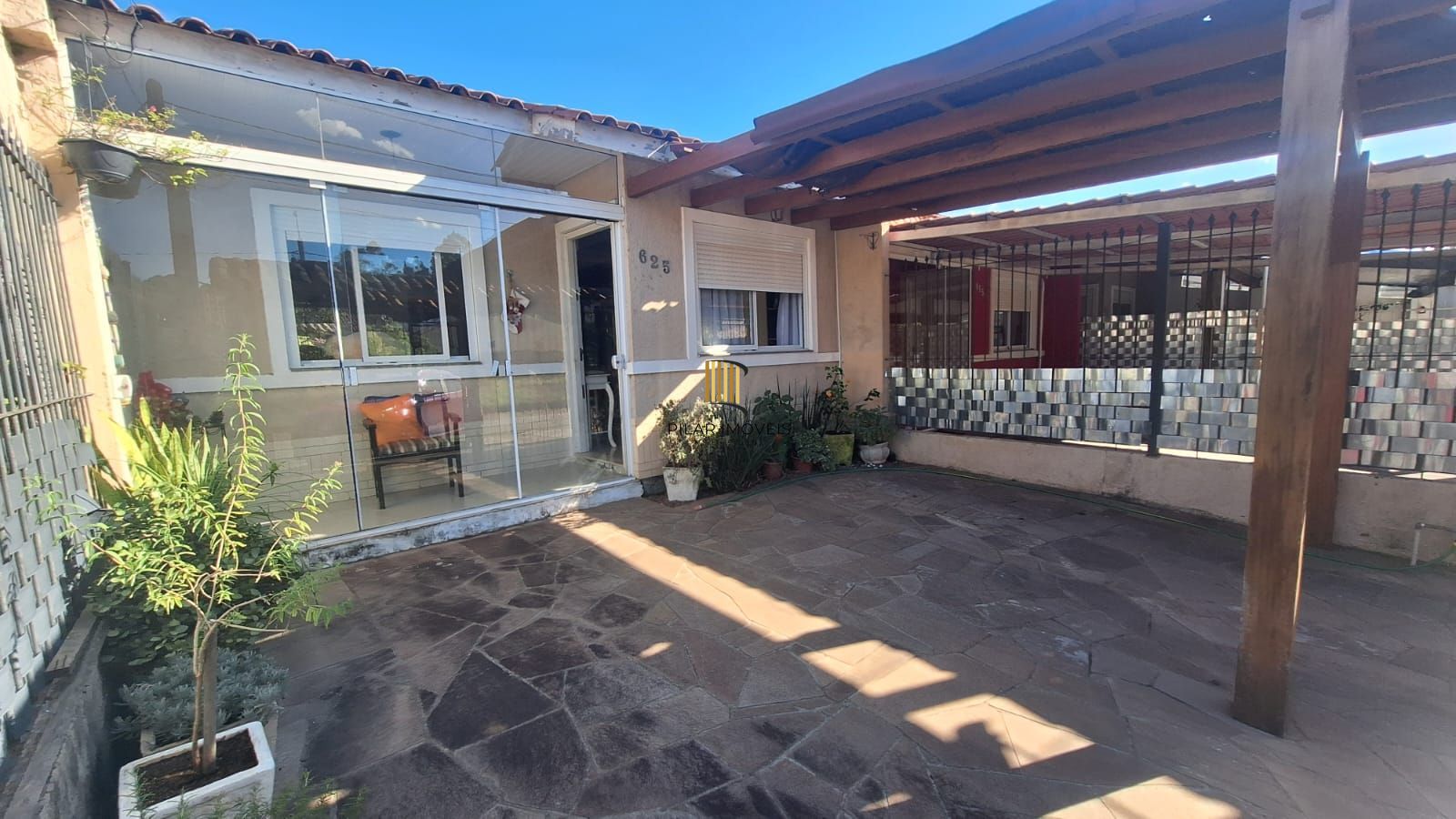 Casa com 2 dormitórios, 1 vaga, no bairro Hípica, em Porto Alegre, RS - Pilar Imóveis