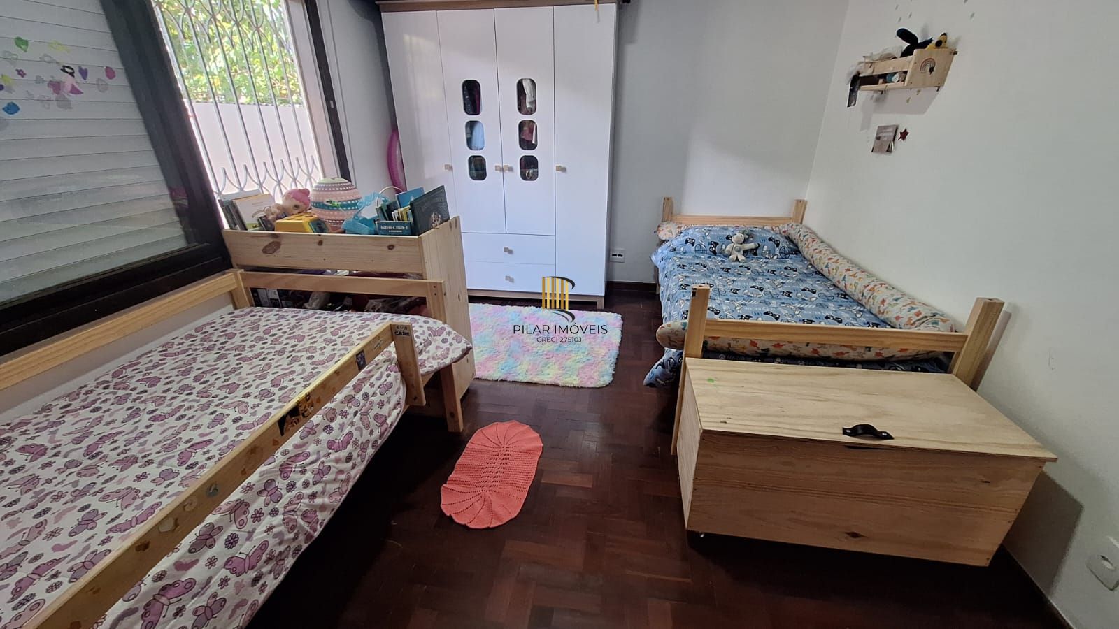 Casa com pátio frente e fundos , lareira churrasqueira, vaga proximo a Av do Forte.